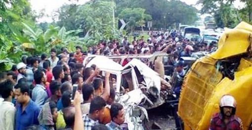 বরযাত্রী নিয়ে কনে বাড়ি যাবার পথে বরসহ ৬ জন নিহত !