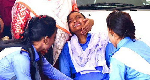 চোখের সামনে বাসটি উঠে গেল ছেলে-মেয়েগুলোর ওপর…!