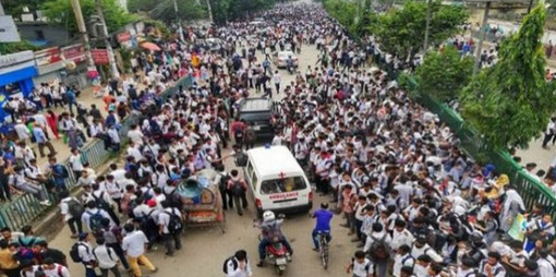 আবারো রাস্তায় জড়ো হচ্ছে শিক্ষার্থীরা
