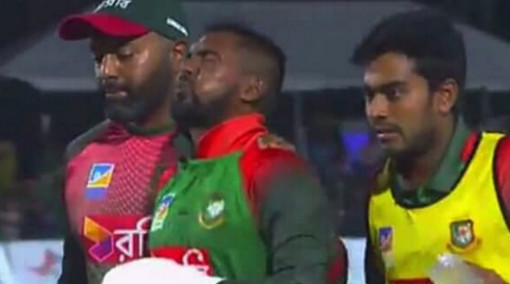 ২৫ টি সেলাই পড়লো নাজমুল ইসলামের হাতে।