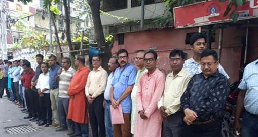 সাংবাদিকদের তিন দিনের আল্টিমেটাম