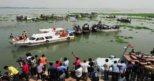 এইমাত্র পাওয়াঃ যমুনায় ট্রলার ডুবি, ঈদ ফেরত শতাধিক যাত্রী হতাহতের আশঙ্কা!