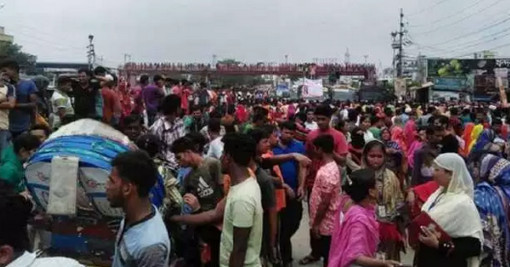 এইমাত্র পাওয়াঃ বিমানবন্দর সড়ক বন্ধ, শ্রমিকরা বিভিন্ন দাবিতে বিক্ষোভ