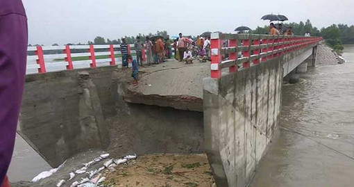 প্রধানমন্ত্রীর উদ্বোধনের আগেই ধসে গেল সেতুর অ্যাপ্রোচ সড়ক