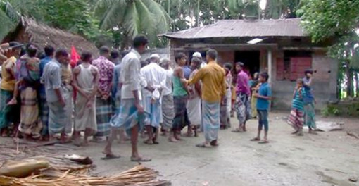 লক্ষ্মীপুরে পরিবারের সদস্যদের বেঁধে দুই বোনকে ধর্ষণ