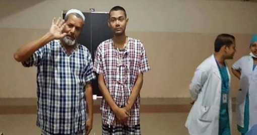 পাবনায় বাবা নিজেই কিডনি দিয়ে ছেলের প্রাণ বাঁচালেন।।