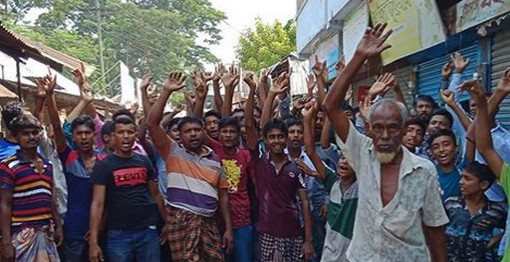 জানাজা না পড়ে জুতা নিক্ষেপ করা হলো এমপিকে